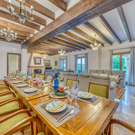 For 12 Guests, Petra (Mallorca)