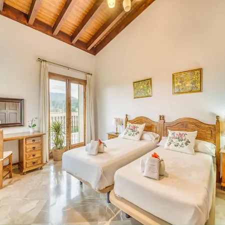 For 12 Guests, Petra (Mallorca)